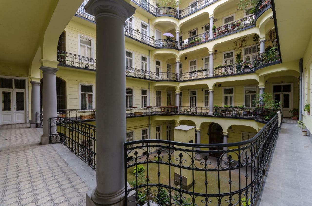 Modern, Luxury Flat In The Heart Of Budapest Exterior photo